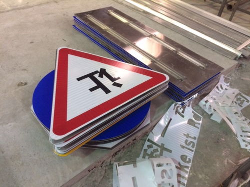 道路標(biāo)志牌報價 廠家